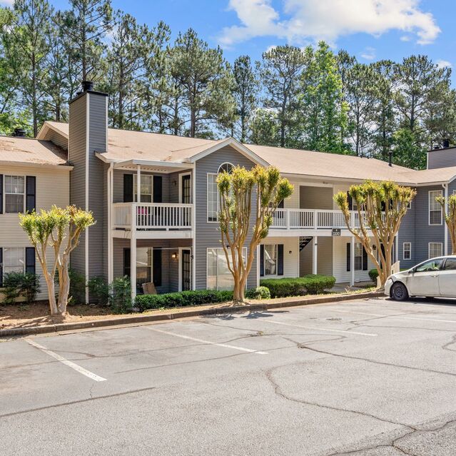Belmont Crossing Apartments in Riverdale, GA Residents